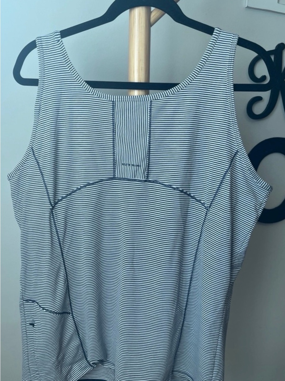 Duluth Trading Co White and Navy Striped Athletic/Swim Tank Built in Bra XL